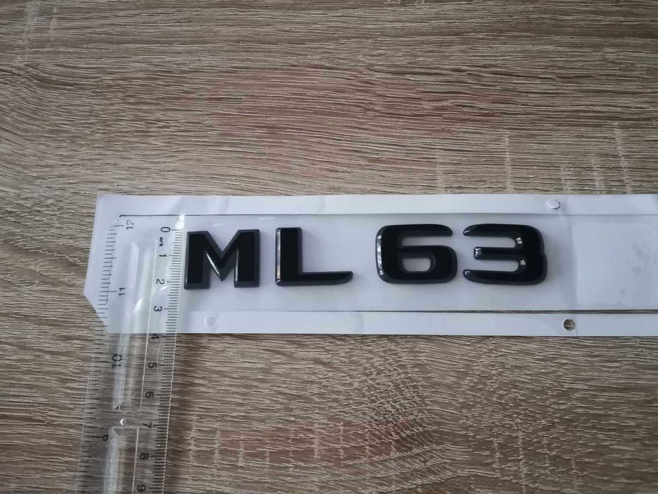 черен надпис Mercedes Benz ML 63