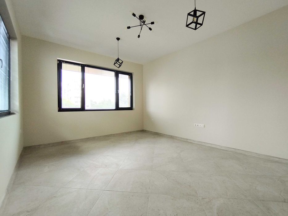 Дава се под наем Офис в Перник, Изток - 78 кв.м за 612 € - Снимка #2