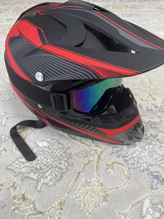 Кроссовый шлем с очками для эндуро