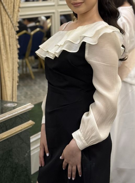 Продаю платье 5к стоит.