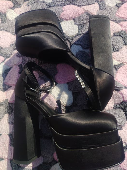 Продам женские туфли Versace, размер 38