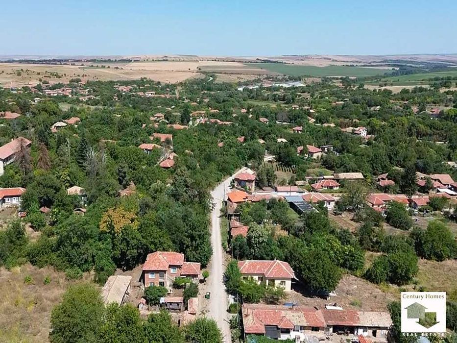 145334 ЕКСКЛУЗИВНО! Двуетажна къща с 4 спални и голям равен двор, в село Страхилово