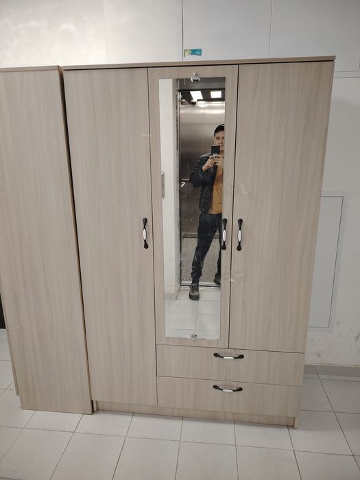 Шкаф 2-штуки, б/у: состояние хорошее. Двкхдвернвй 25, Трёхдверный 35.