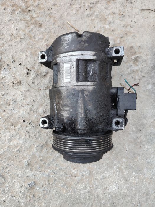 Продам компрессор кондиционера на Мерседес 111 мотор