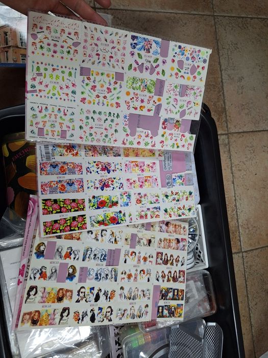 Оборудване и материали за декорация за маникюр