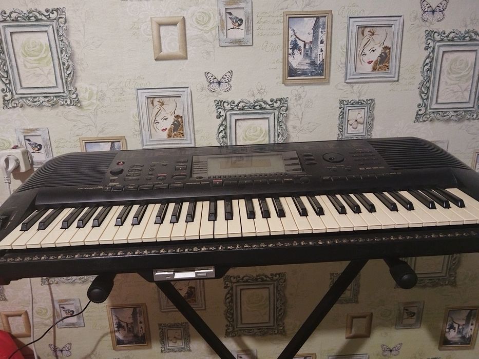 Продам синтезатор Ямаха 630