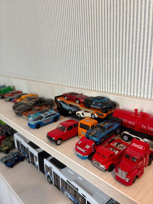 Метални колички предимно hot wheels и други