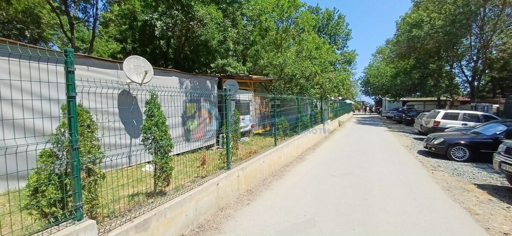 Поземлен имот на к-г Арапя