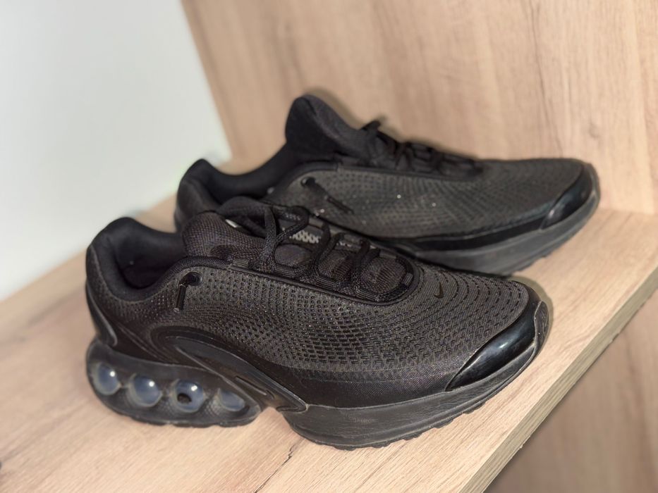 Продавам обувки  Nike air max dn