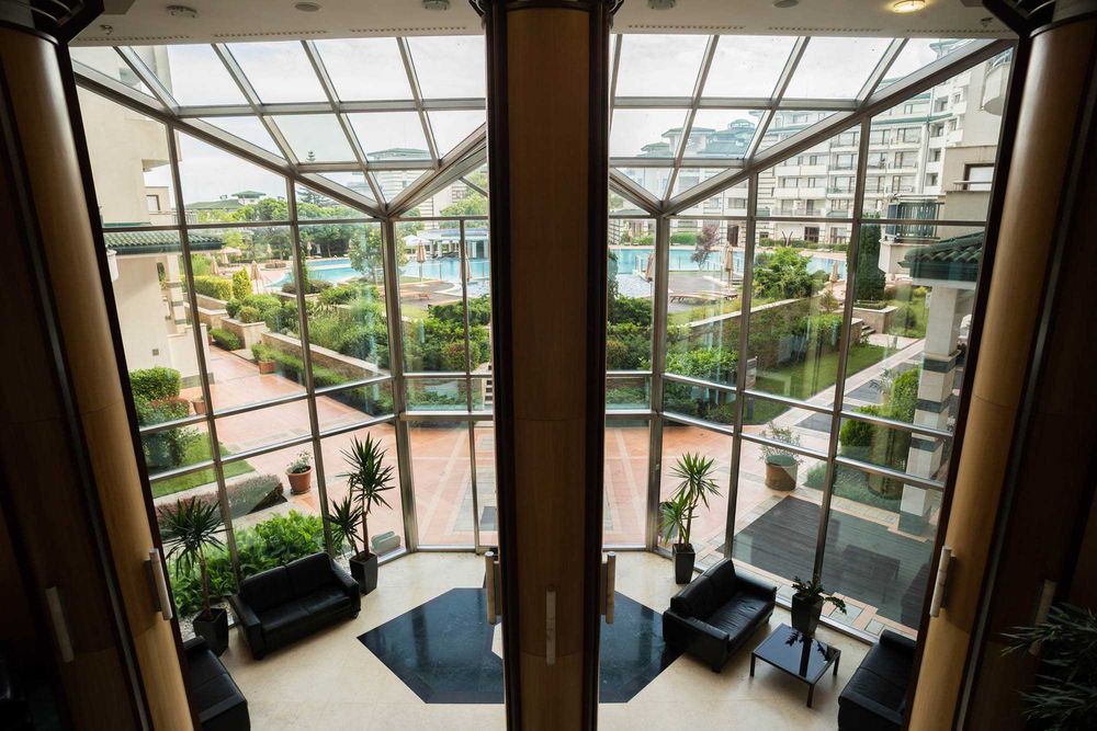 Двустаен апартамент с фронтална морска панорама в комплекс със СПА