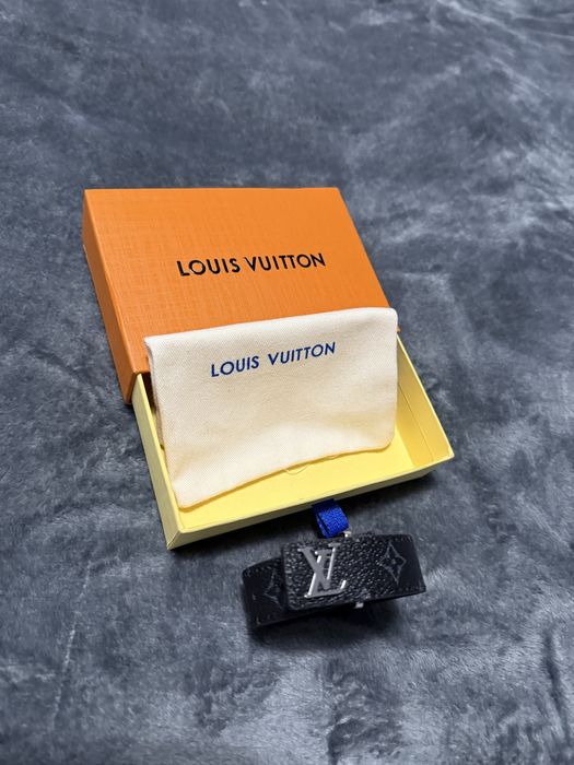 Louis Vuitton гривна