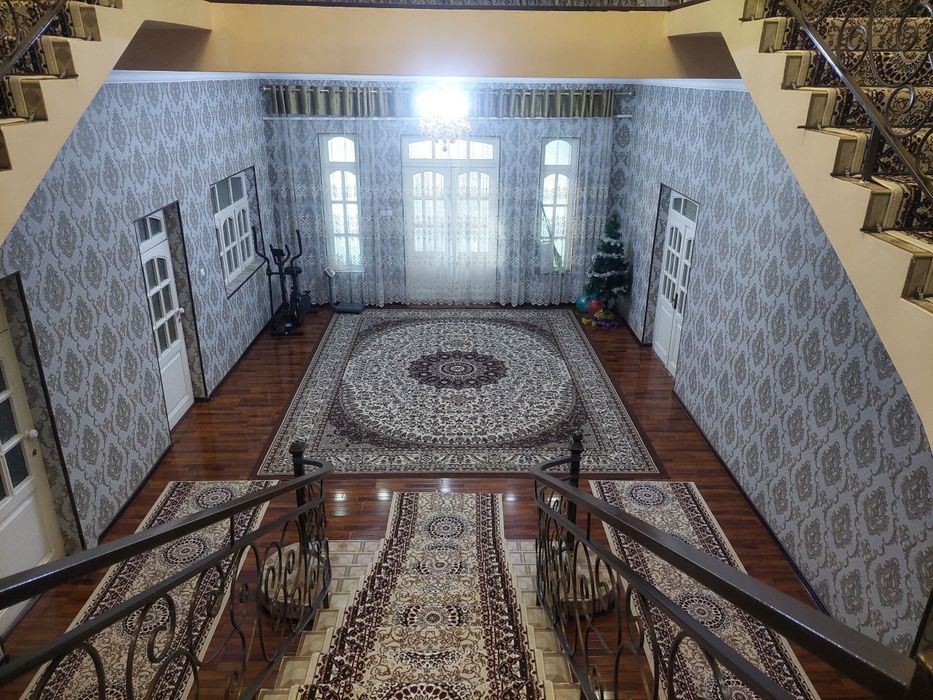 Ховли сотилади 2 этажли