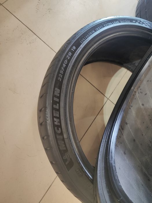 225/40/19- 255/35/19