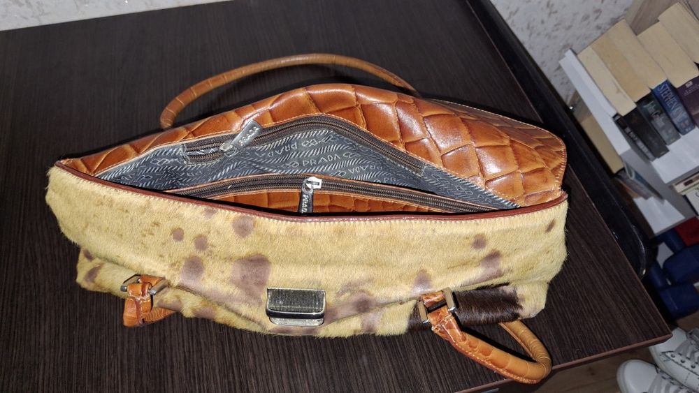 Дамска чанта Prada оригинал