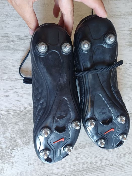 Vând ghete fotbal adidas si nike