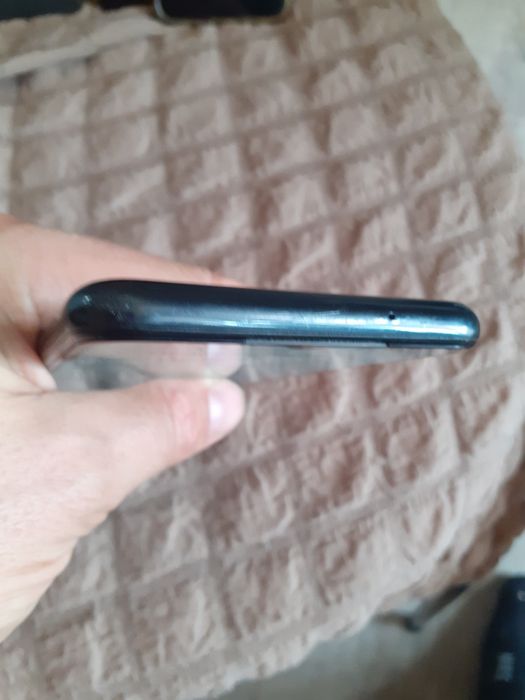 Продам телефон самсунг а04