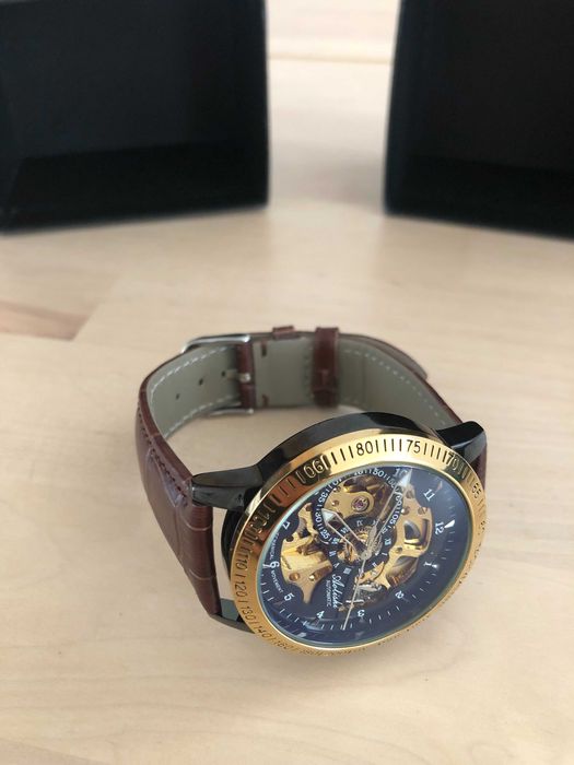 Мъжки елегантен часовник с открит механизъм