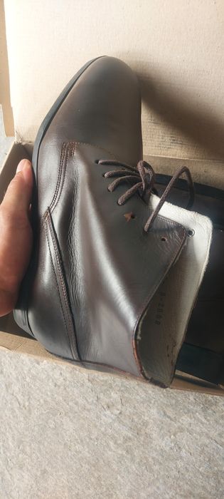 Ghete noi piele naturala,în stare absolut noua. 100 lei ambele perechi