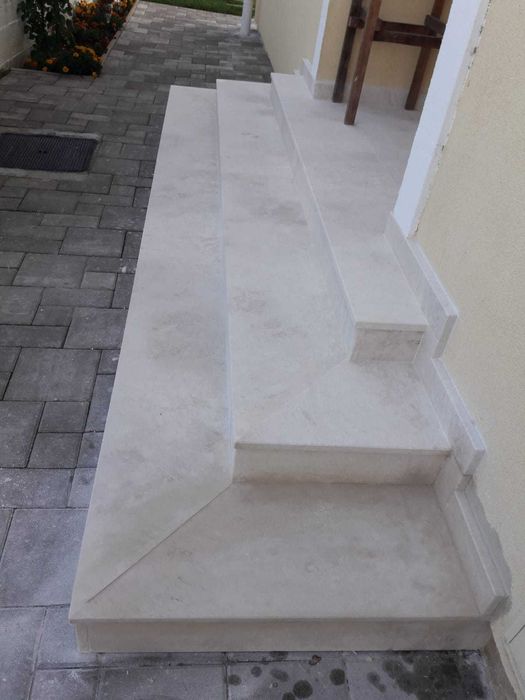 Trepte exterior din granit, travertin, piatra naturala