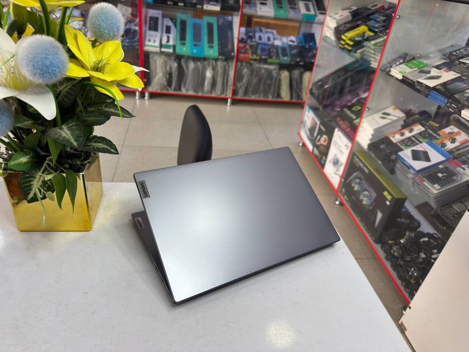 Lenovo ryzen 5-7520U 14 FHD IPS ddr5 8/256 SSD Holati ideal