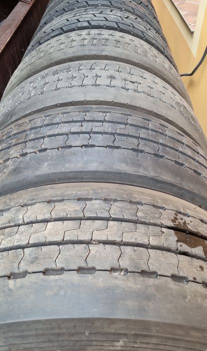 Anvelope Camioane/Semiremorci mărci premium stare impecabilă.