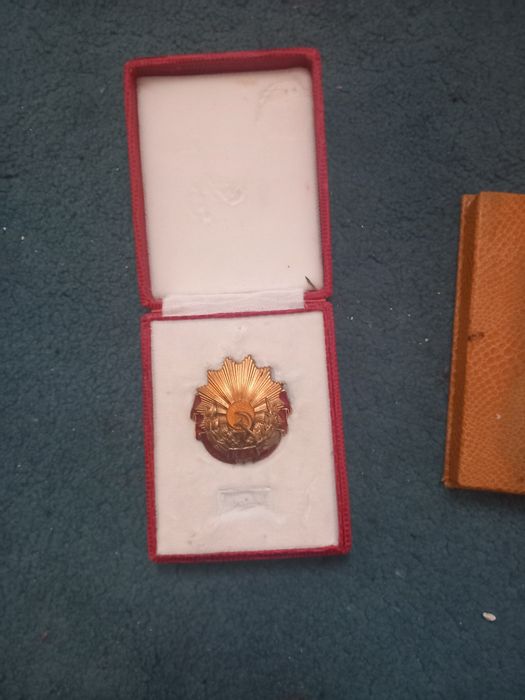 Vând embleme de colectie