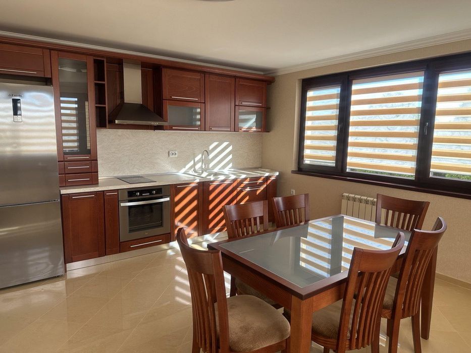 Дава се под наем Къща в Божурище - 120 кв.м за 847.62 € - Снимка #2