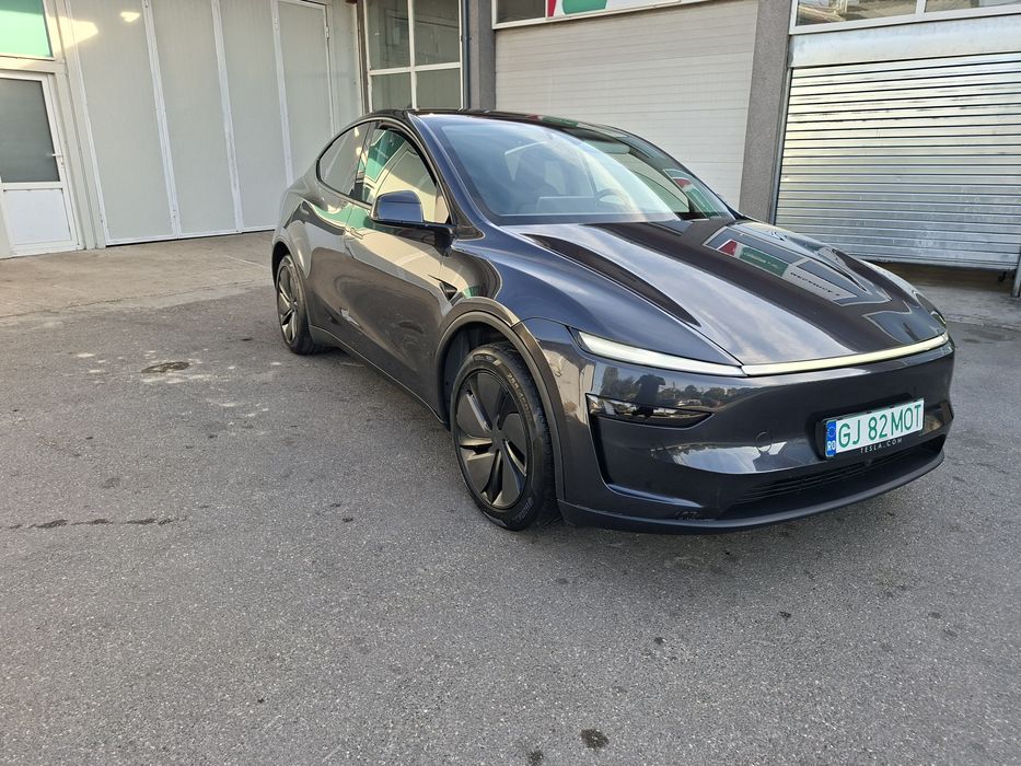 Tesla Model Y  Juniper / long range usor avariat