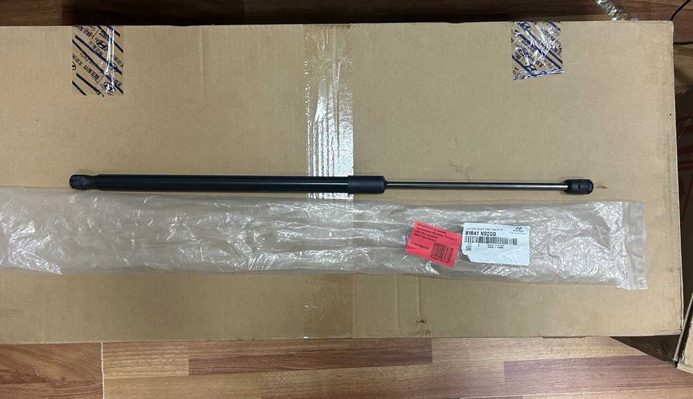 Амортизатор двери багажника Hyundai Tucson 4 (20-23г) левый/правый