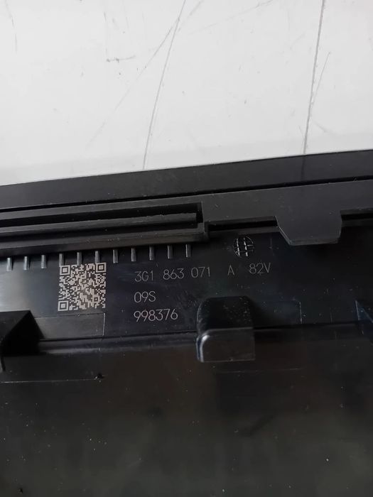 Modul Incarcare Wirelles Scrumiera Vw Passat B8 AN 2014-2020 Cod 3G1863071A Motor DFG Cutie UAX
