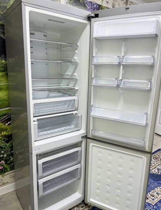 Продаю холодильник с машинкой