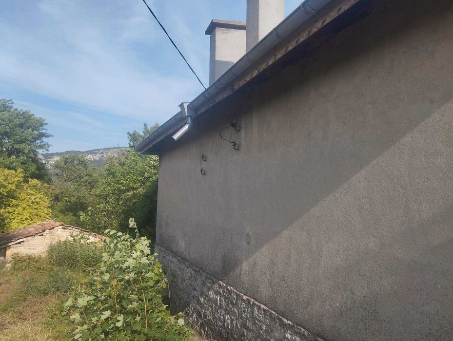 Продава се къща в село Мадара