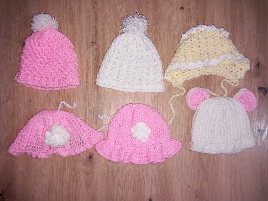 ПОДАРЯВАМ Нови ръчно плетени дрешки, жилетки, буйки, терлички