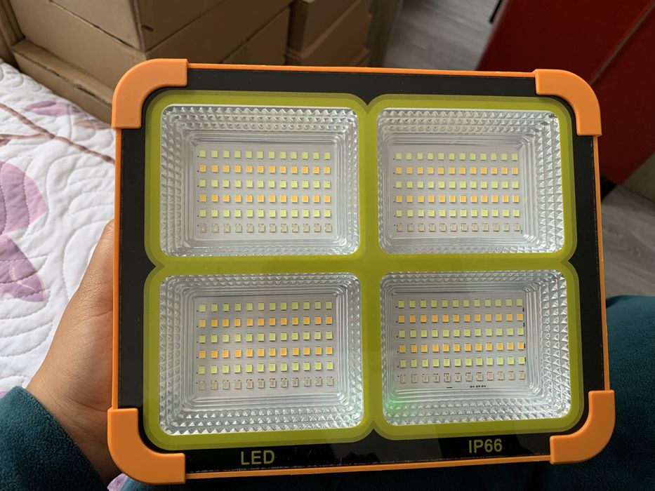 Lampa solara cu magnet.