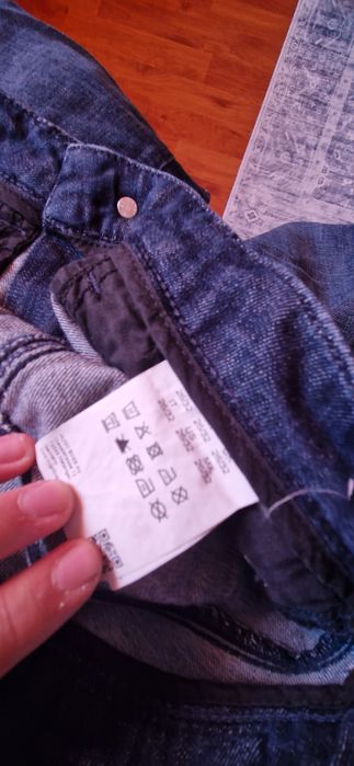 Blugi Hugo boss câteva purtări