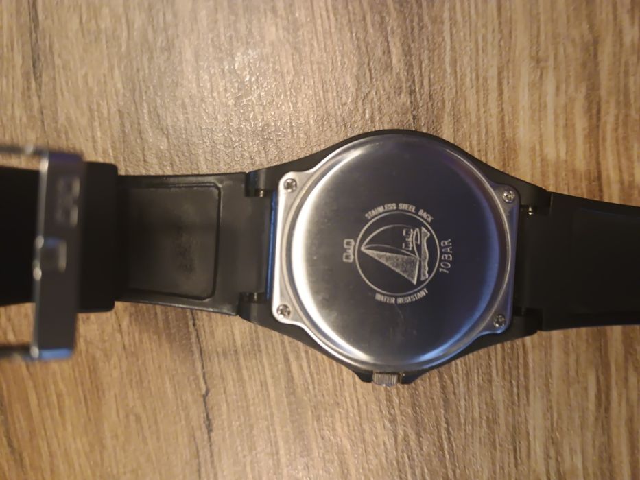 Ceas Quartz ,rezistent la apa ,inox Q&Q
Inaltimea minima (p