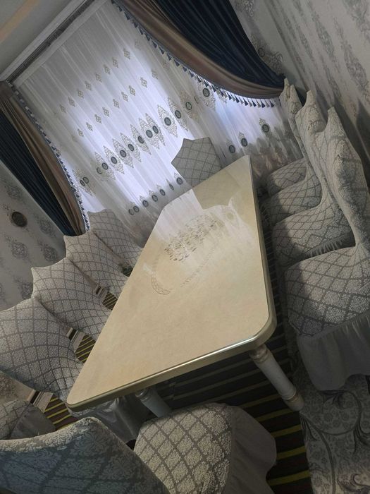 Стол стул гостиной