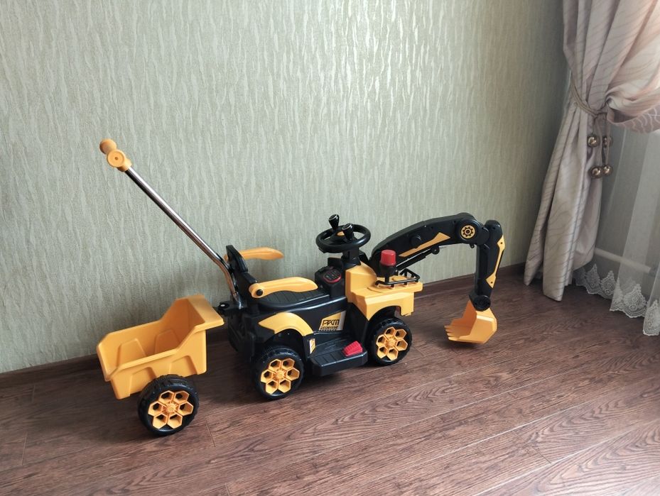 Продаю машину детскую