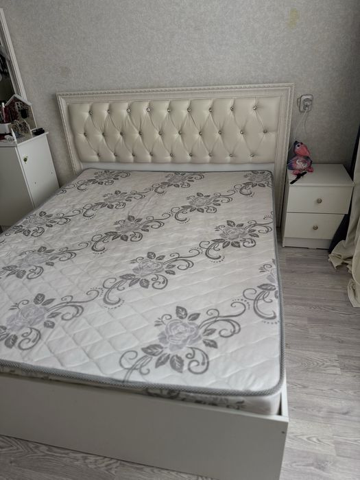 Продам двухспальную кровать