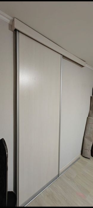 Дверь в гардероб.