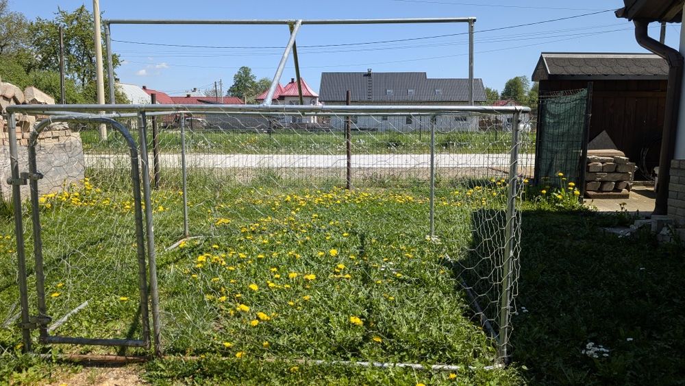 Adăpost din bare de aluminiu pentru câini sau gaini