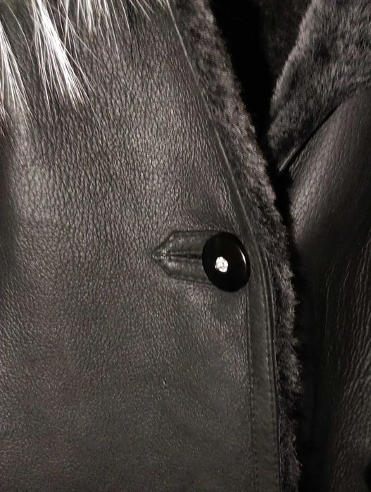 Дубленка женская (размер М)