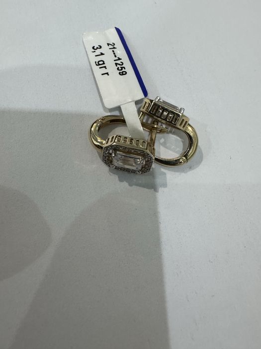 Продам золотые серьги