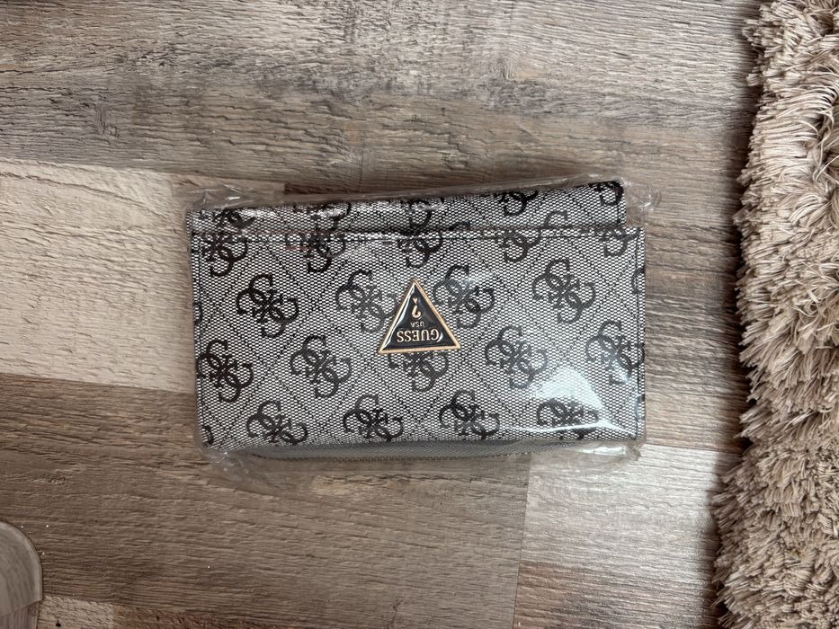 Geanta si portofel 180 de lei