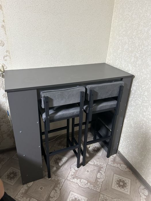 Барный стол со стульями
