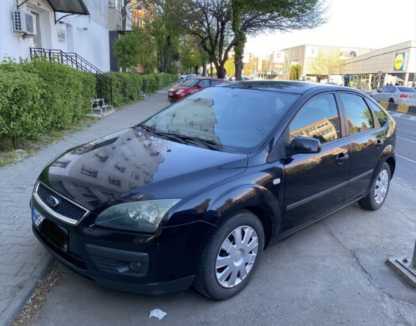 Ford Focus Mașina este foarte bine întreținută, cu tapițerie curată, două chei,