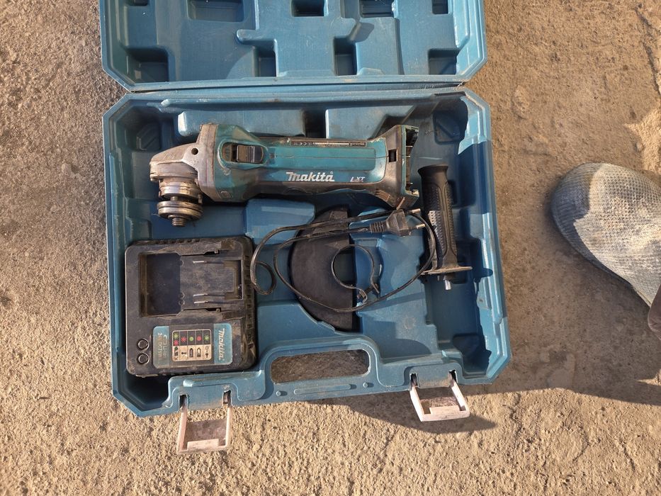 Vand Flex makita, cu încărcător și cutie, schimb cu flex parkside