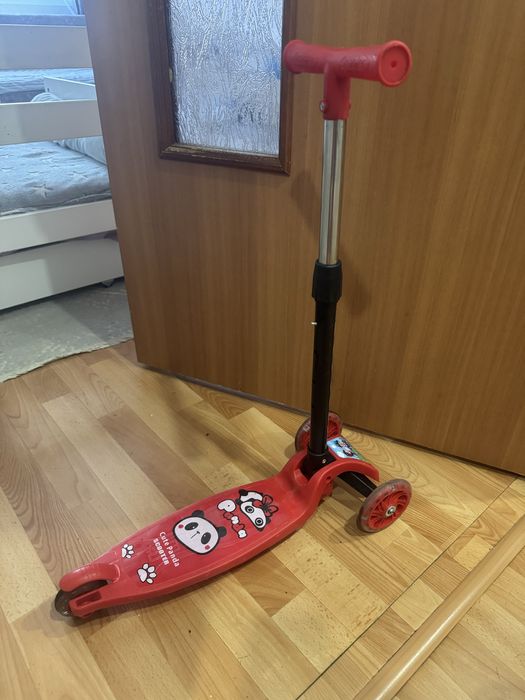 Продам самокаты , красный и синий