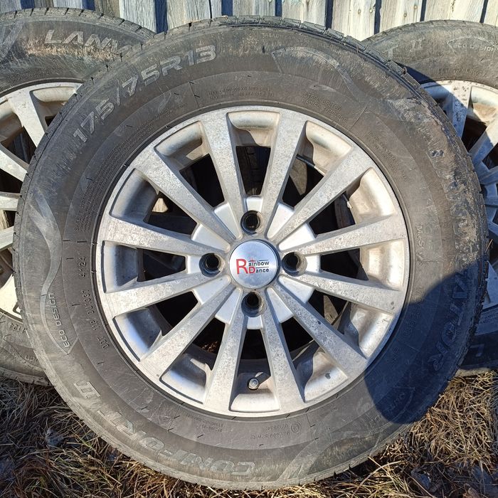 Новые шины с дисками