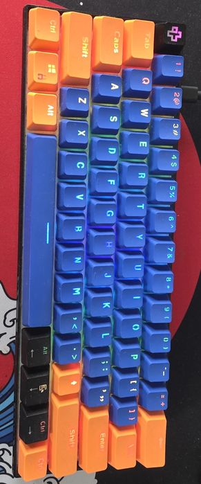 Vând tastatură de gaming.